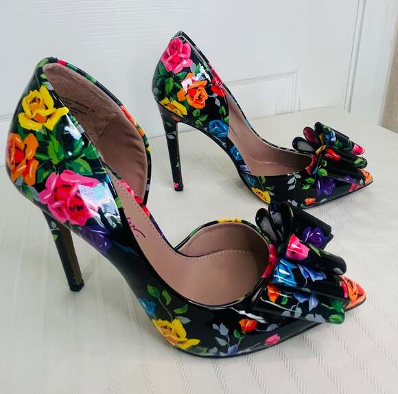Betsey Johnson Floral Black Heels NWOT - Picture 3 of 7